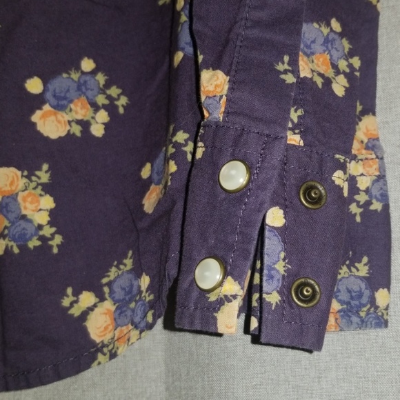 Floral button up - Picture 3 of 3
